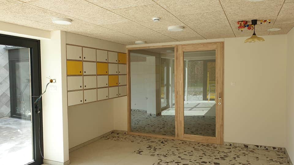Binnendeuren en kaders kinderdagverblijf Veltem-Beisem - Vrago Interieur